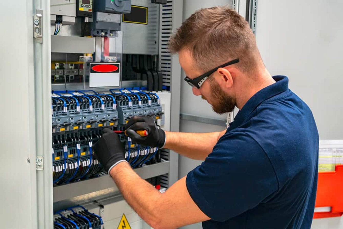 Elektroniker für Energie- und Gebäudetechnik (m/w/d) bei Elektro, IT, Sicherheitssysteme & Service Hoffmann Engelhardt GbR in Gotha
